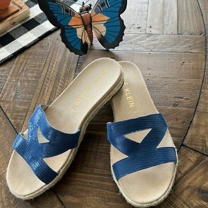 Beautiful navy blue slip on’s